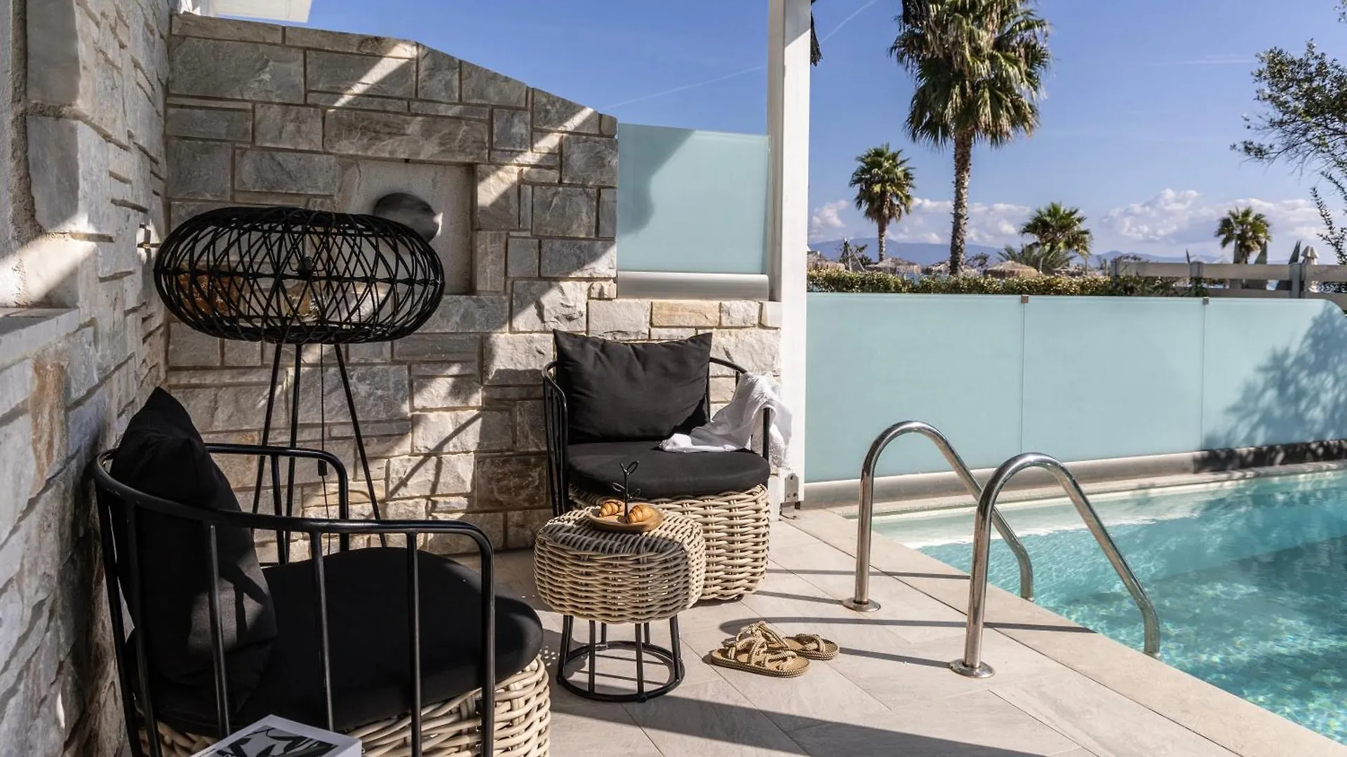 Blue Carpet Luxury Suites Pefkochori